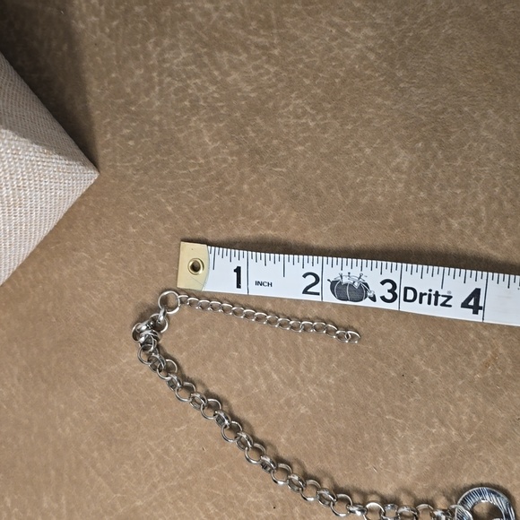 Gorgeous silve tone statement Necklace - Picture 6 of 8